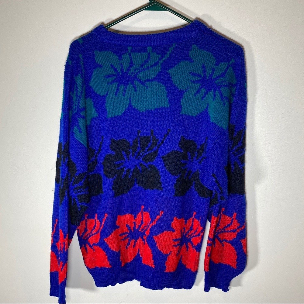 floral sweater fits like a medium